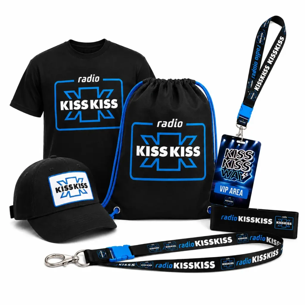 Premium Bag Kiss Kiss Way con t-shirt ufficiale, cappellino, gym bag, lanyard, fascia personalizzata e pass VIP Area del tour Radio Kiss Kiss Way 2026